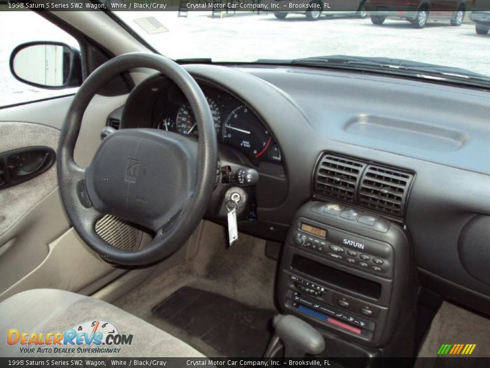 1998 Saturn S Series SW2 Wagon White / Black/Gray Photo #11