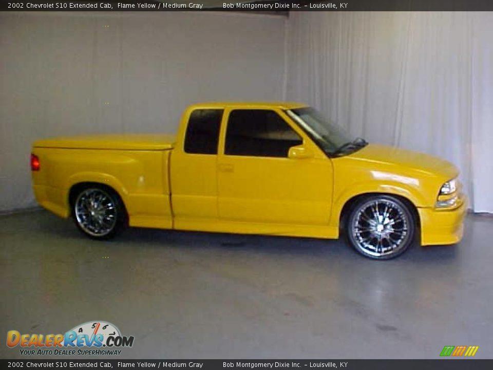 2002 Chevrolet S10 Extended Cab Flame Yellow / Medium Gray Photo #3