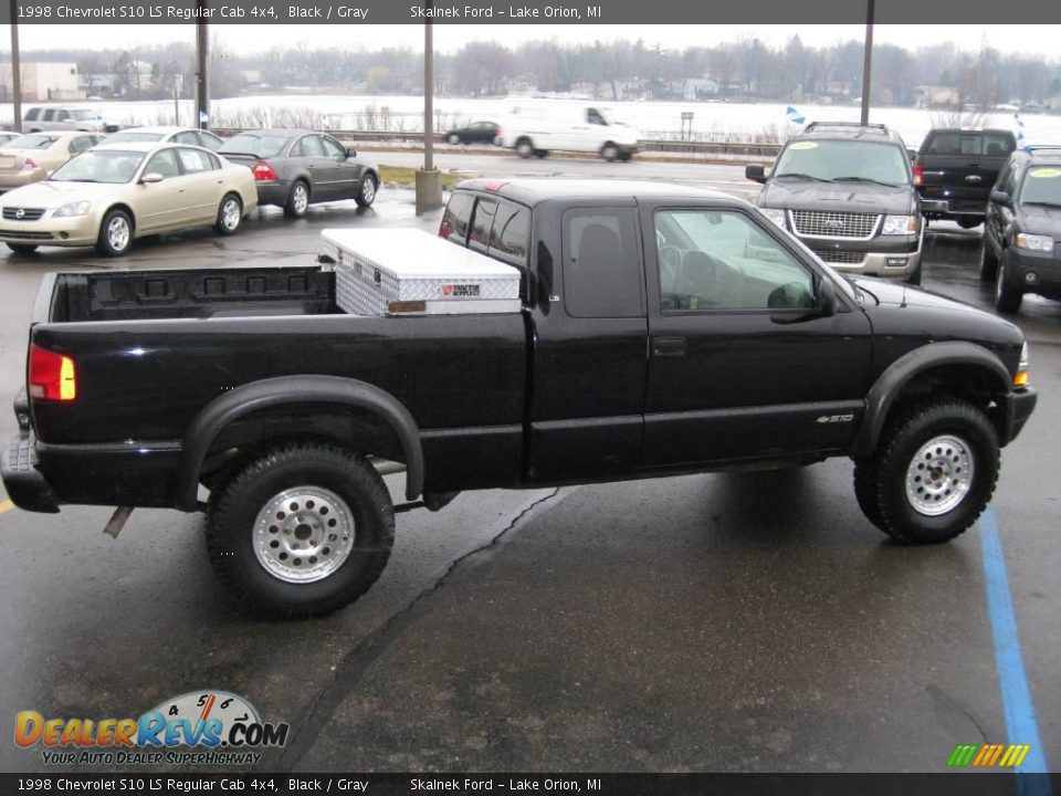 1998 Chevrolet S10 LS Regular Cab 4x4 Black / Gray Photo #2