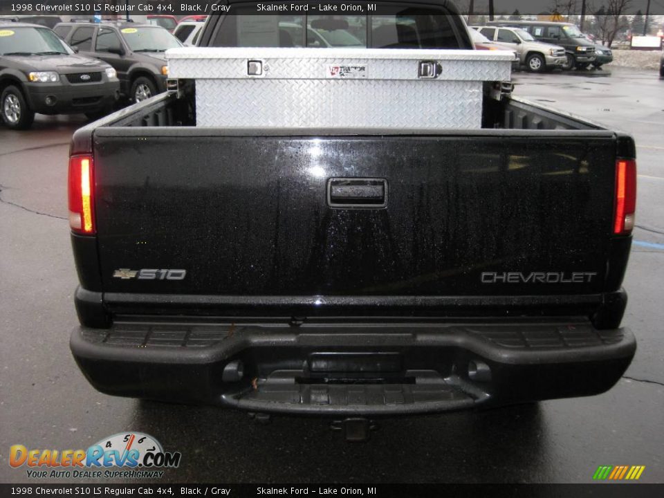 1998 Chevrolet S10 LS Regular Cab 4x4 Black / Gray Photo #3