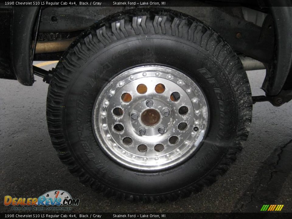 1998 Chevrolet S10 LS Regular Cab 4x4 Black / Gray Photo #5