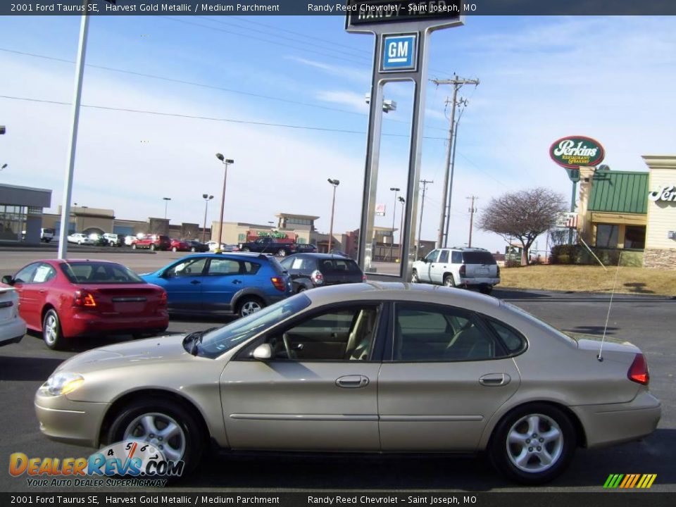 2001 Ford Taurus SE Harvest Gold Metallic / Medium Parchment Photo #2