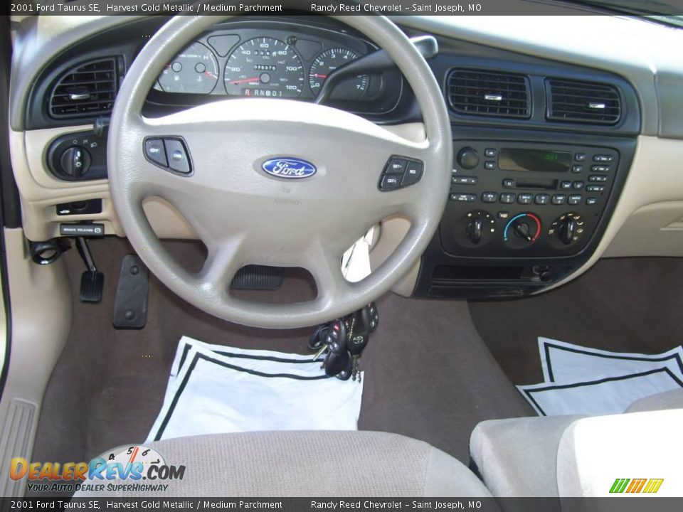2001 Ford Taurus SE Harvest Gold Metallic / Medium Parchment Photo #13