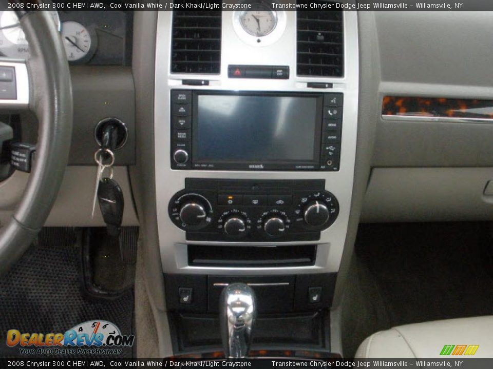 2008 Chrysler 300 C HEMI AWD Cool Vanilla White / Dark Khaki/Light Graystone Photo #6