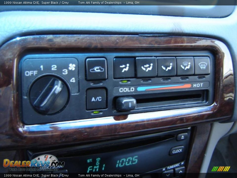 1999 Nissan Altima GXE Super Black / Grey Photo #10