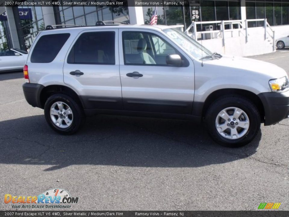 2007 Ford Escape XLT V6 4WD Silver Metallic / Medium/Dark Flint Photo #2