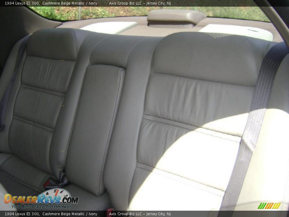 1994 Lexus ES 300 Cashmere Beige Metallic / Ivory Photo #11