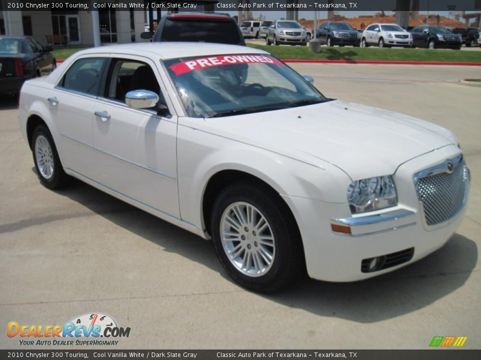 2010 Chrysler 300 Touring Cool Vanilla White / Dark Slate Gray Photo #2