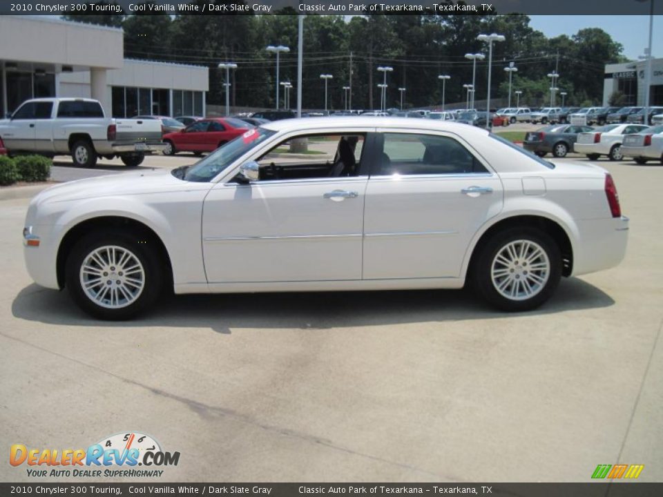 2010 Chrysler 300 Touring Cool Vanilla White / Dark Slate Gray Photo #3