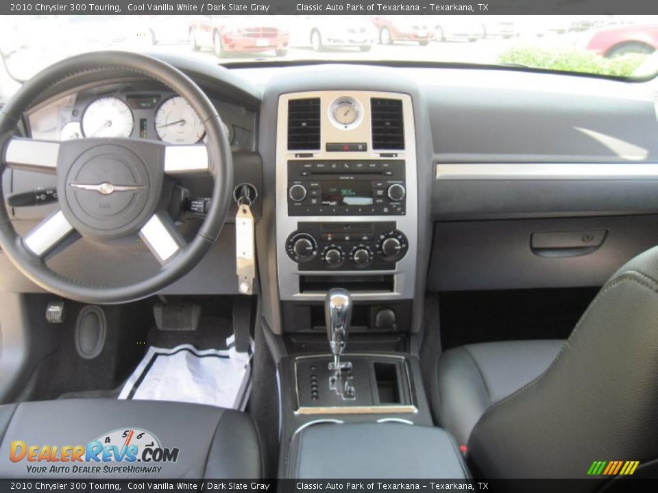 2010 Chrysler 300 Touring Cool Vanilla White / Dark Slate Gray Photo #10