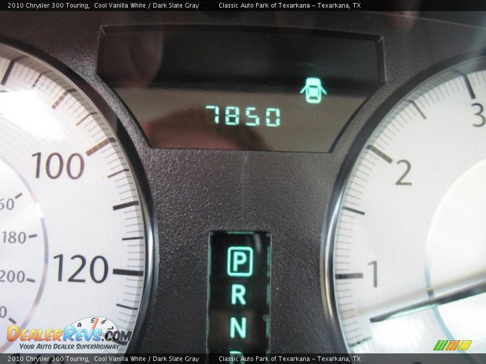 2010 Chrysler 300 Touring Cool Vanilla White / Dark Slate Gray Photo #11