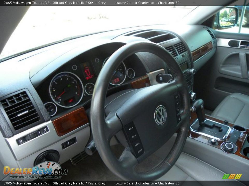 2005 Volkswagen Touareg V8 Offroad Grey Metallic / Kristal Grey Photo #2