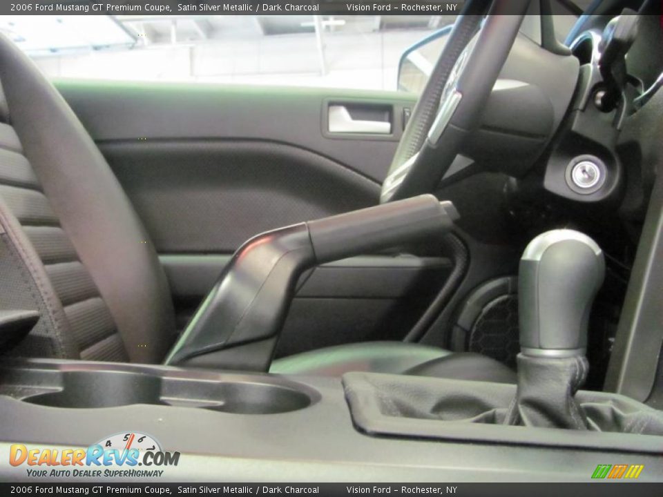 2006 Ford Mustang GT Premium Coupe Satin Silver Metallic / Dark Charcoal Photo #16