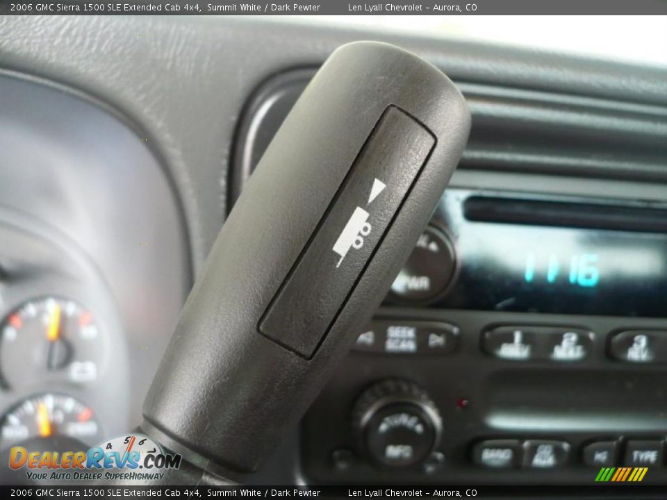 2006 GMC Sierra 1500 SLE Extended Cab 4x4 Summit White / Dark Pewter Photo #24