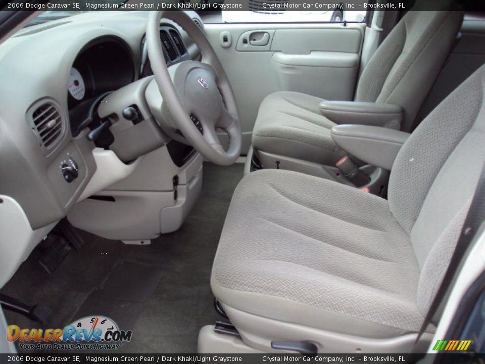2006 Dodge Caravan SE Magnesium Green Pearl / Dark Khaki/Light Graystone Photo #4