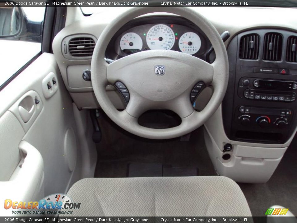 2006 Dodge Caravan SE Magnesium Green Pearl / Dark Khaki/Light Graystone Photo #6