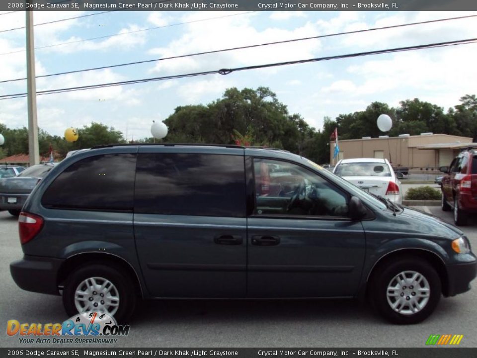 2006 Dodge Caravan SE Magnesium Green Pearl / Dark Khaki/Light Graystone Photo #10