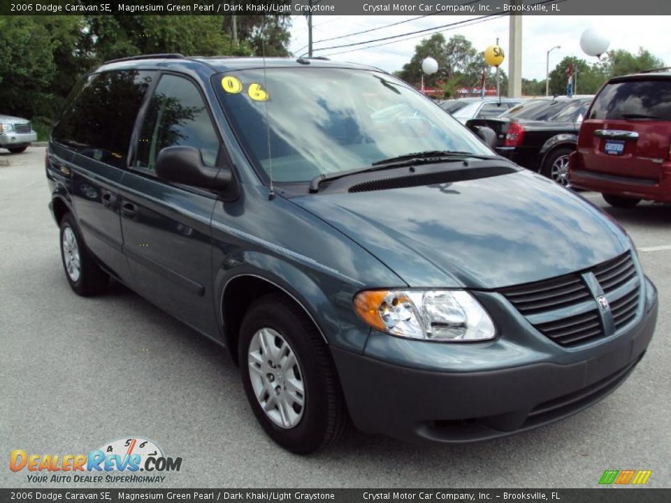 2006 Dodge Caravan SE Magnesium Green Pearl / Dark Khaki/Light Graystone Photo #11