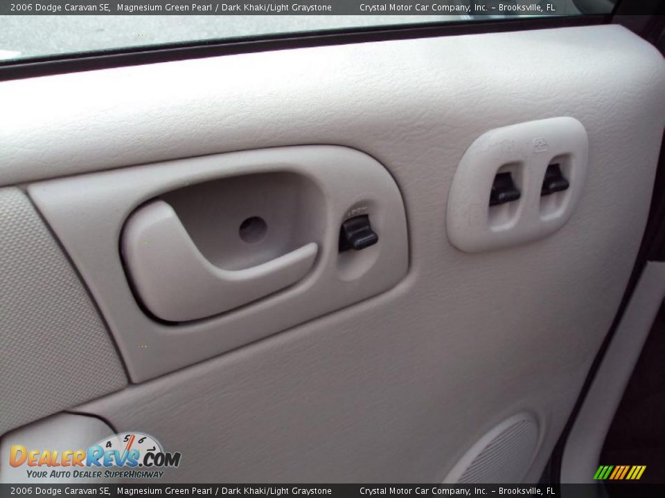 2006 Dodge Caravan SE Magnesium Green Pearl / Dark Khaki/Light Graystone Photo #18