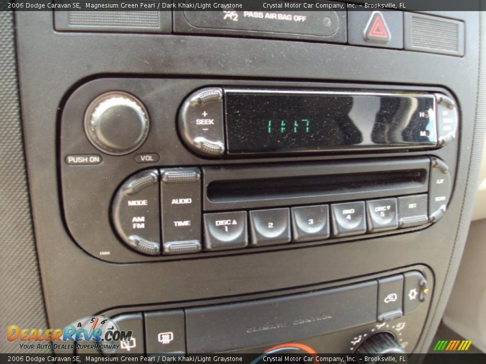 2006 Dodge Caravan SE Magnesium Green Pearl / Dark Khaki/Light Graystone Photo #20
