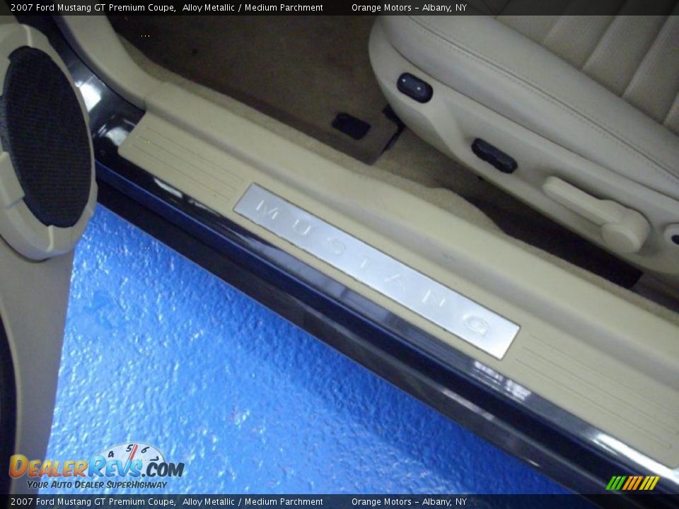 2007 Ford Mustang GT Premium Coupe Alloy Metallic / Medium Parchment Photo #10