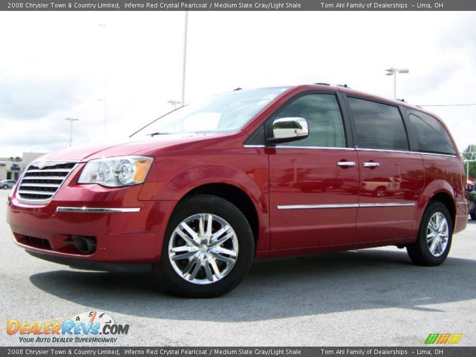 2008 Chrysler Town & Country Limited Inferno Red Crystal Pearlcoat / Medium Slate Gray/Light Shale Photo #4