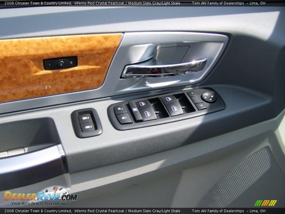 2008 Chrysler Town & Country Limited Inferno Red Crystal Pearlcoat / Medium Slate Gray/Light Shale Photo #11