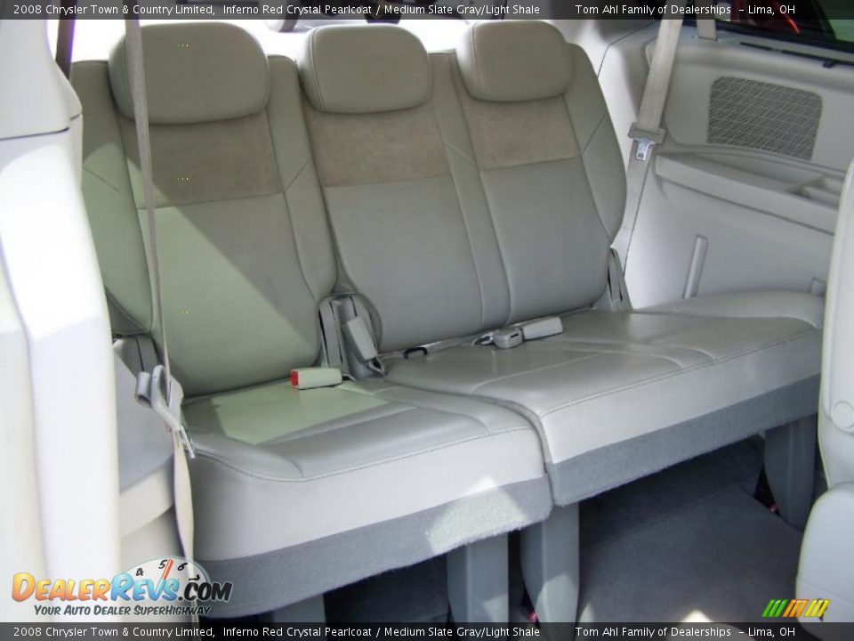 2008 Chrysler Town & Country Limited Inferno Red Crystal Pearlcoat / Medium Slate Gray/Light Shale Photo #16