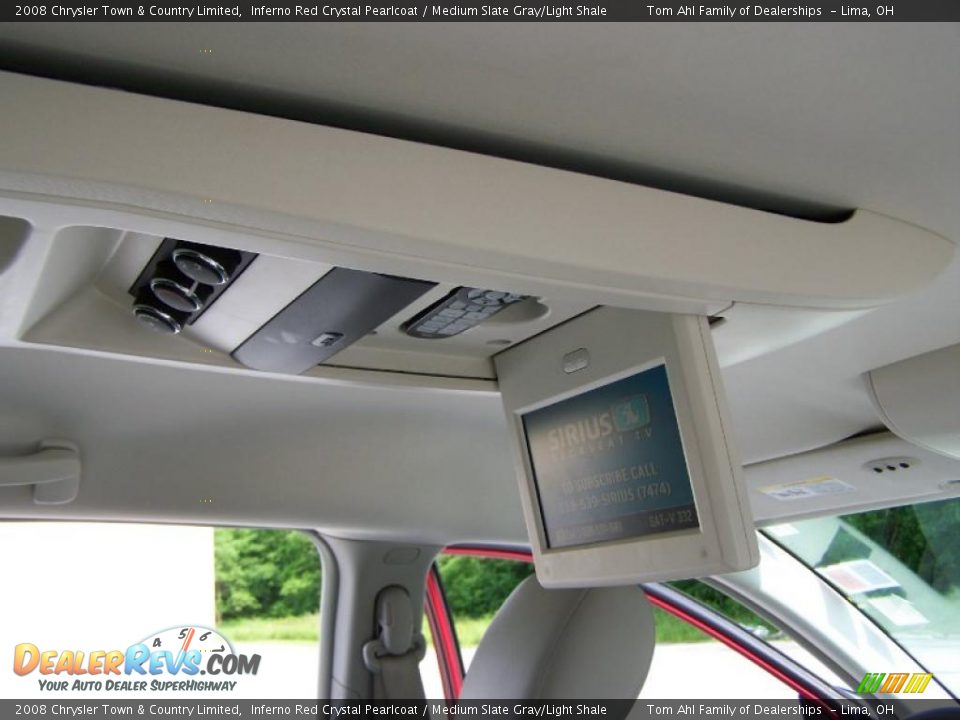 2008 Chrysler Town & Country Limited Inferno Red Crystal Pearlcoat / Medium Slate Gray/Light Shale Photo #18