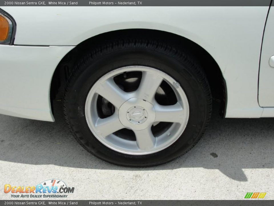 2000 Nissan Sentra GXE White Mica / Sand Photo #10