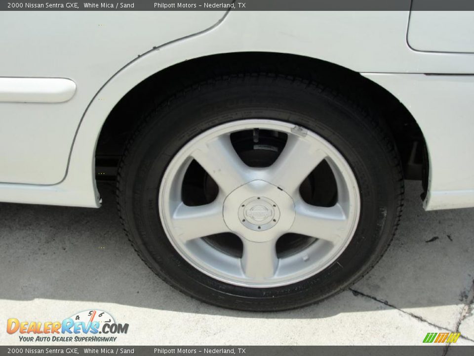 2000 Nissan Sentra GXE White Mica / Sand Photo #11