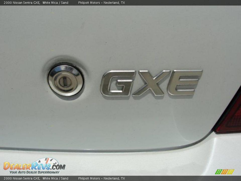 2000 Nissan Sentra GXE White Mica / Sand Photo #17