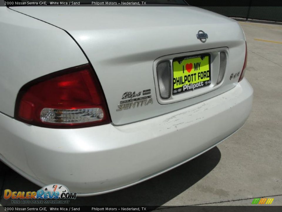 2000 Nissan Sentra GXE White Mica / Sand Photo #19