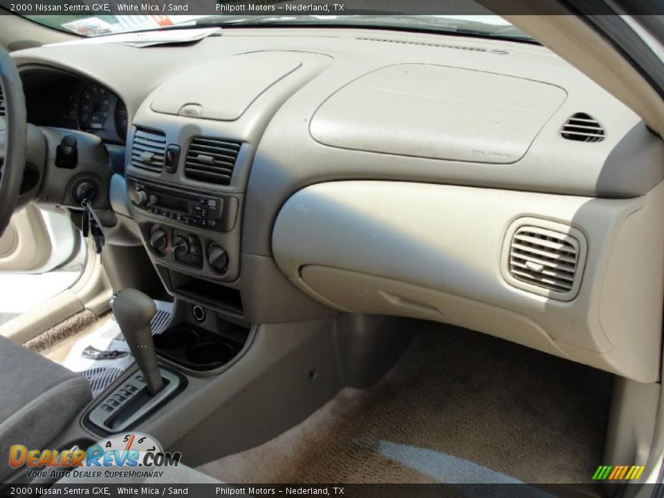 2000 Nissan Sentra GXE White Mica / Sand Photo #22