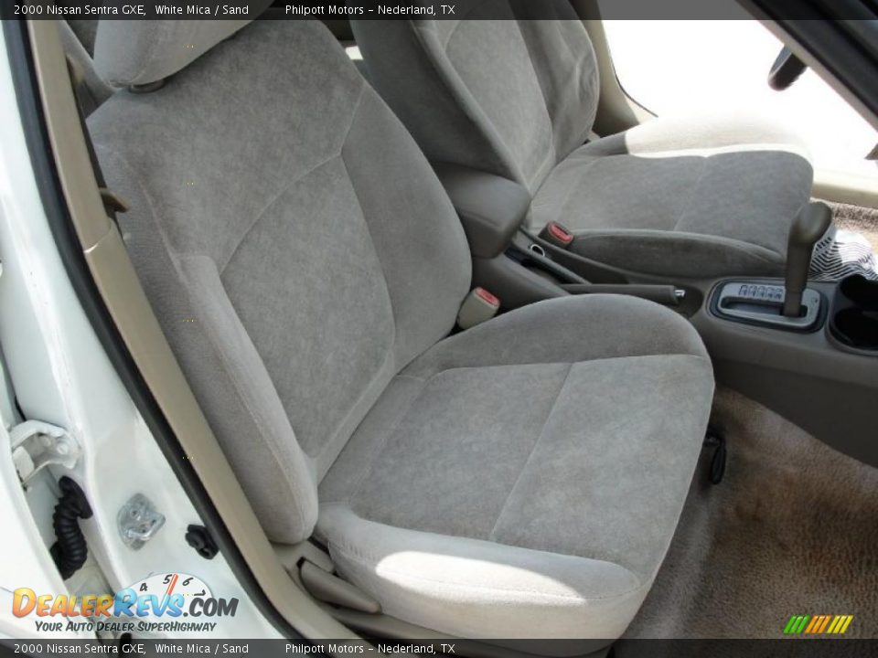 2000 Nissan Sentra GXE White Mica / Sand Photo #23