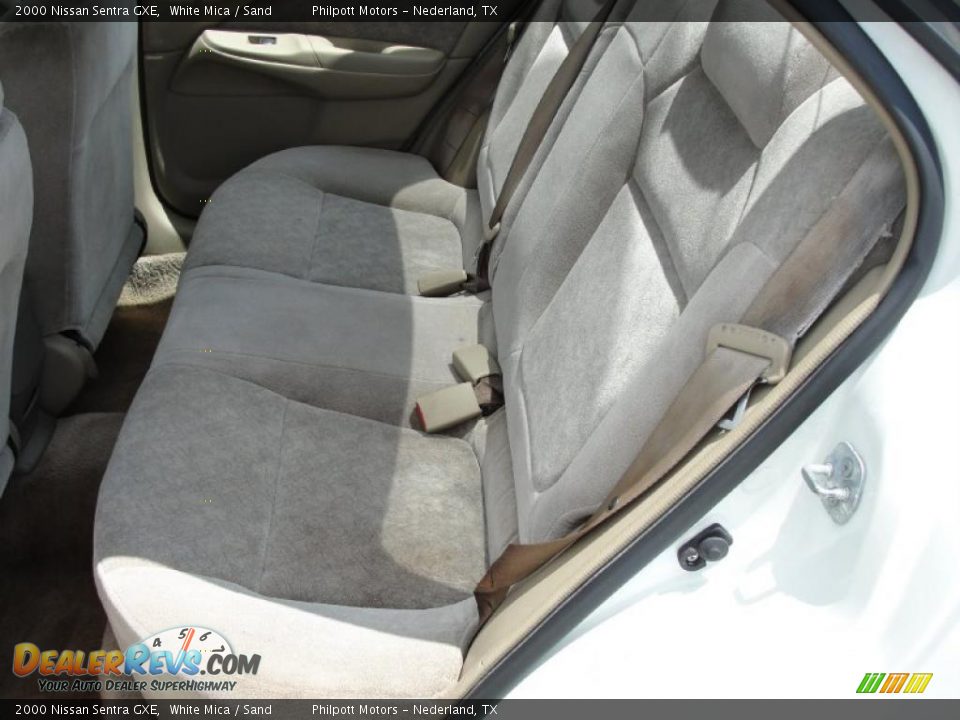 2000 Nissan Sentra GXE White Mica / Sand Photo #28