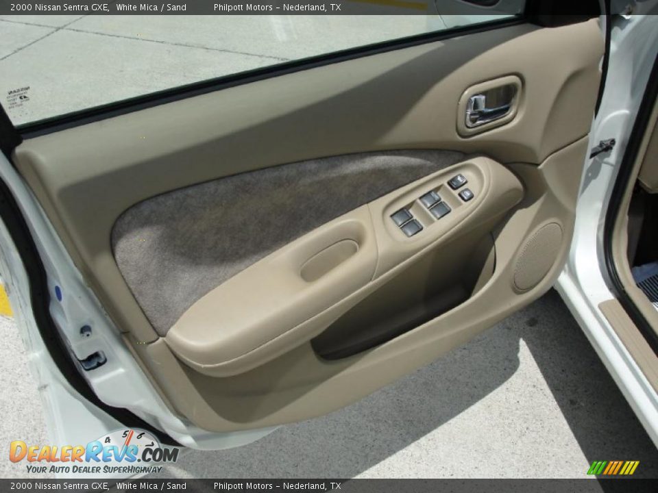 2000 Nissan Sentra GXE White Mica / Sand Photo #29