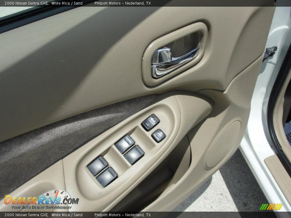 2000 Nissan Sentra GXE White Mica / Sand Photo #30