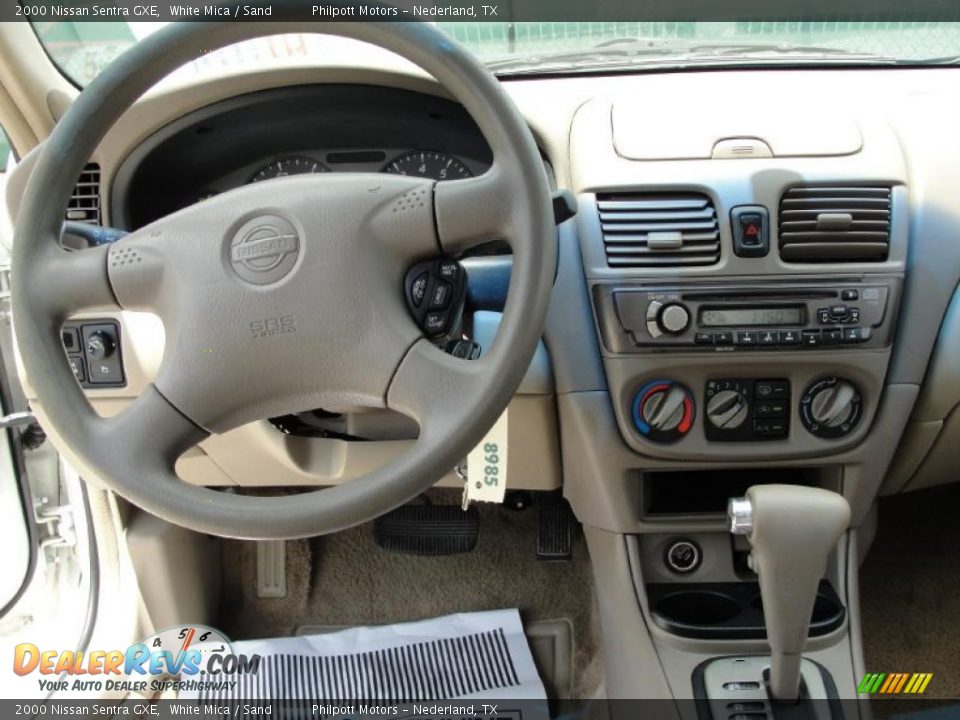 2000 Nissan Sentra GXE White Mica / Sand Photo #33