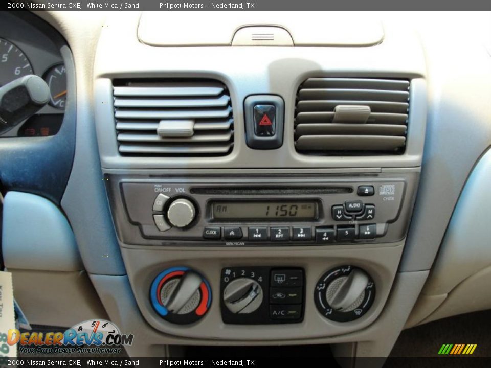 2000 Nissan Sentra GXE White Mica / Sand Photo #34