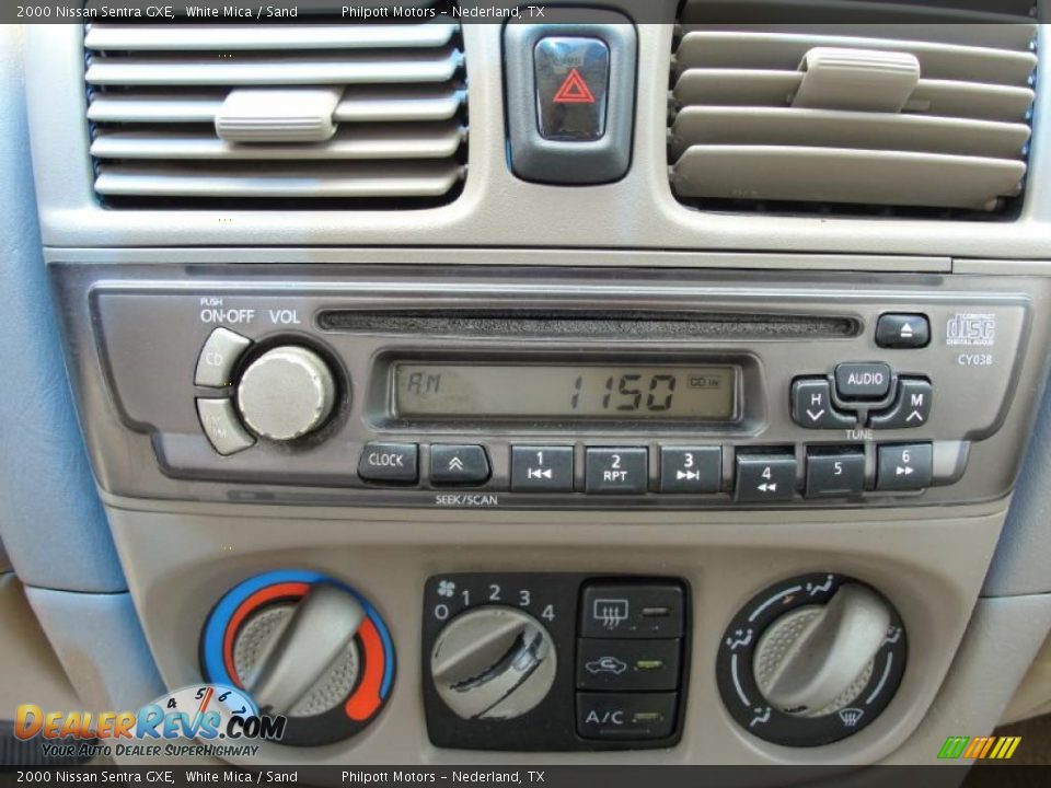 2000 Nissan Sentra GXE White Mica / Sand Photo #35