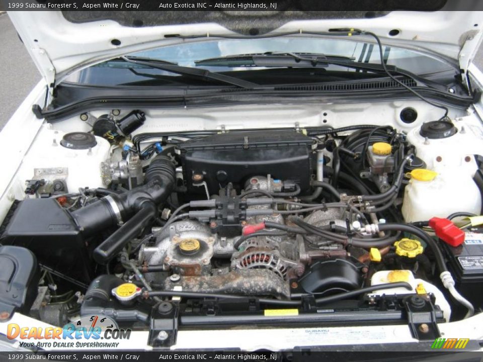 1999 Subaru Forester S Aspen White / Gray Photo #10