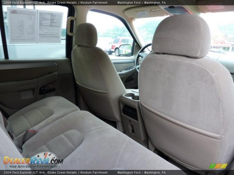 2004 Ford Explorer XLT 4x4 Estate Green Metallic / Medium Parchment Photo #16