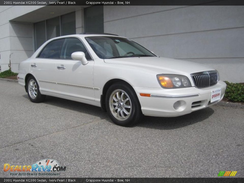 2001 Hyundai XG300 Sedan Ivory Pearl / Black Photo #1