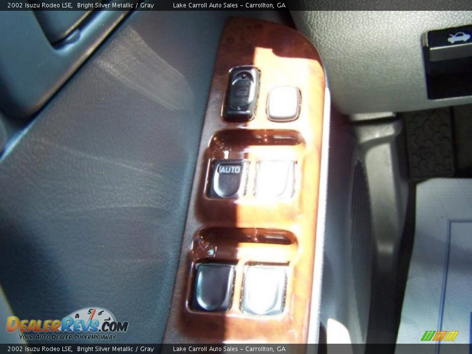 2002 Isuzu Rodeo LSE Bright Silver Metallic / Gray Photo #27