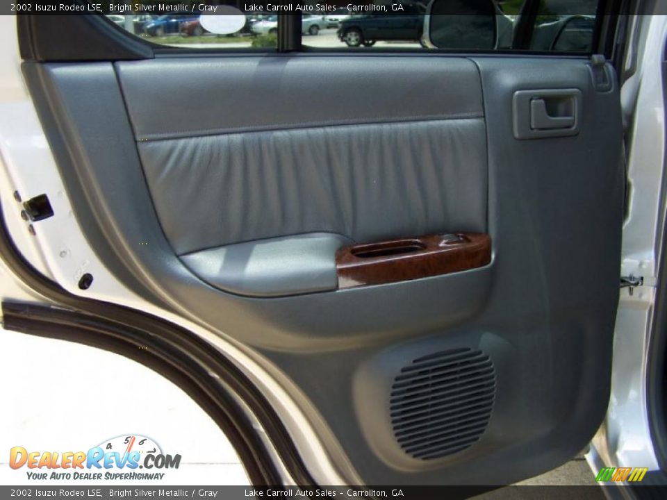 2002 Isuzu Rodeo LSE Bright Silver Metallic / Gray Photo #35