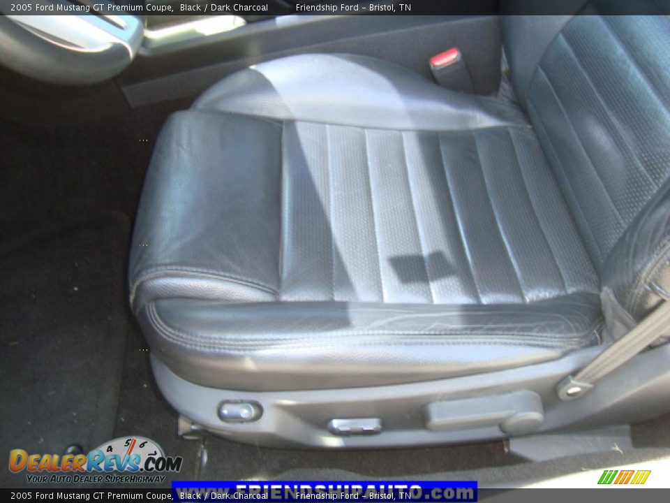 2005 Ford Mustang GT Premium Coupe Black / Dark Charcoal Photo #20