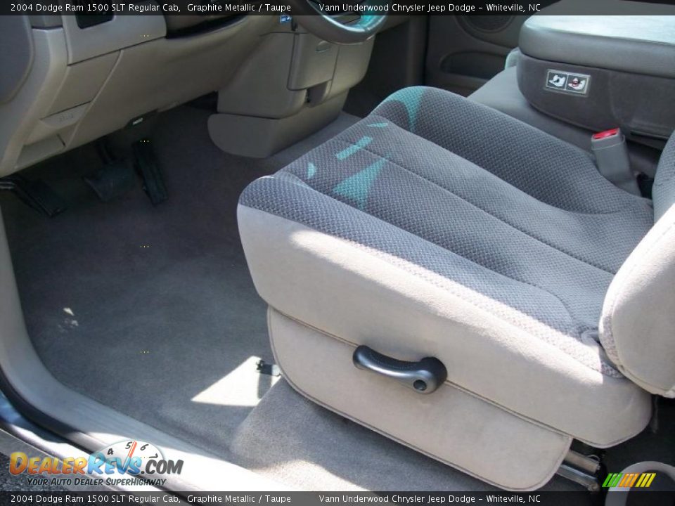 2004 Dodge Ram 1500 SLT Regular Cab Graphite Metallic / Taupe Photo #7