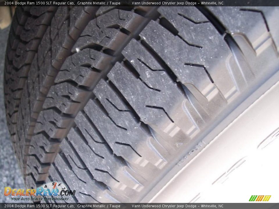 2004 Dodge Ram 1500 SLT Regular Cab Graphite Metallic / Taupe Photo #16