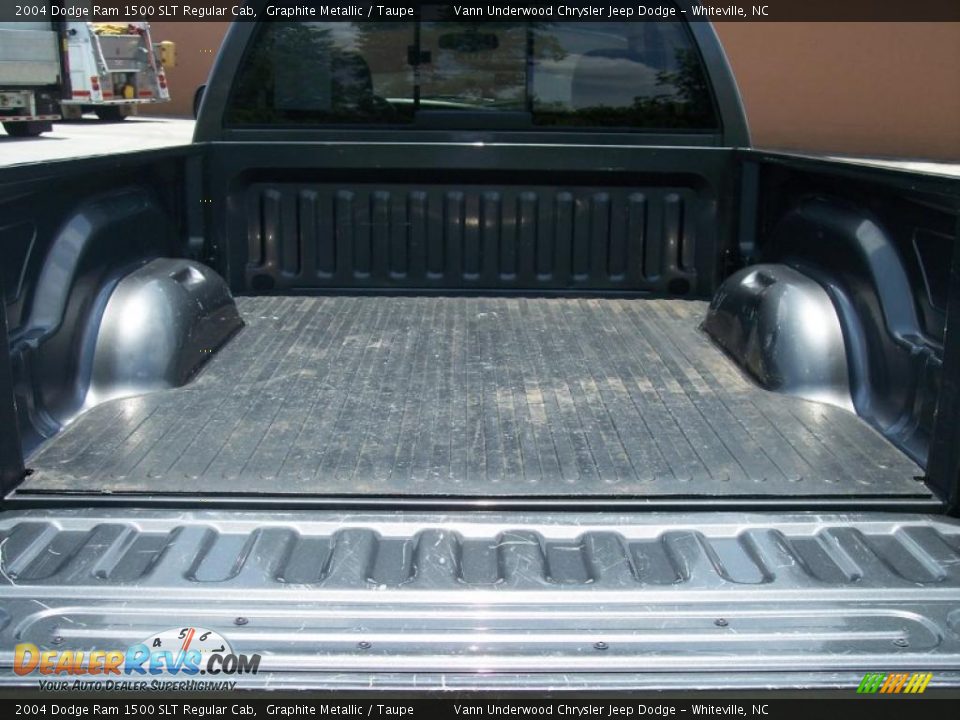 2004 Dodge Ram 1500 SLT Regular Cab Graphite Metallic / Taupe Photo #19